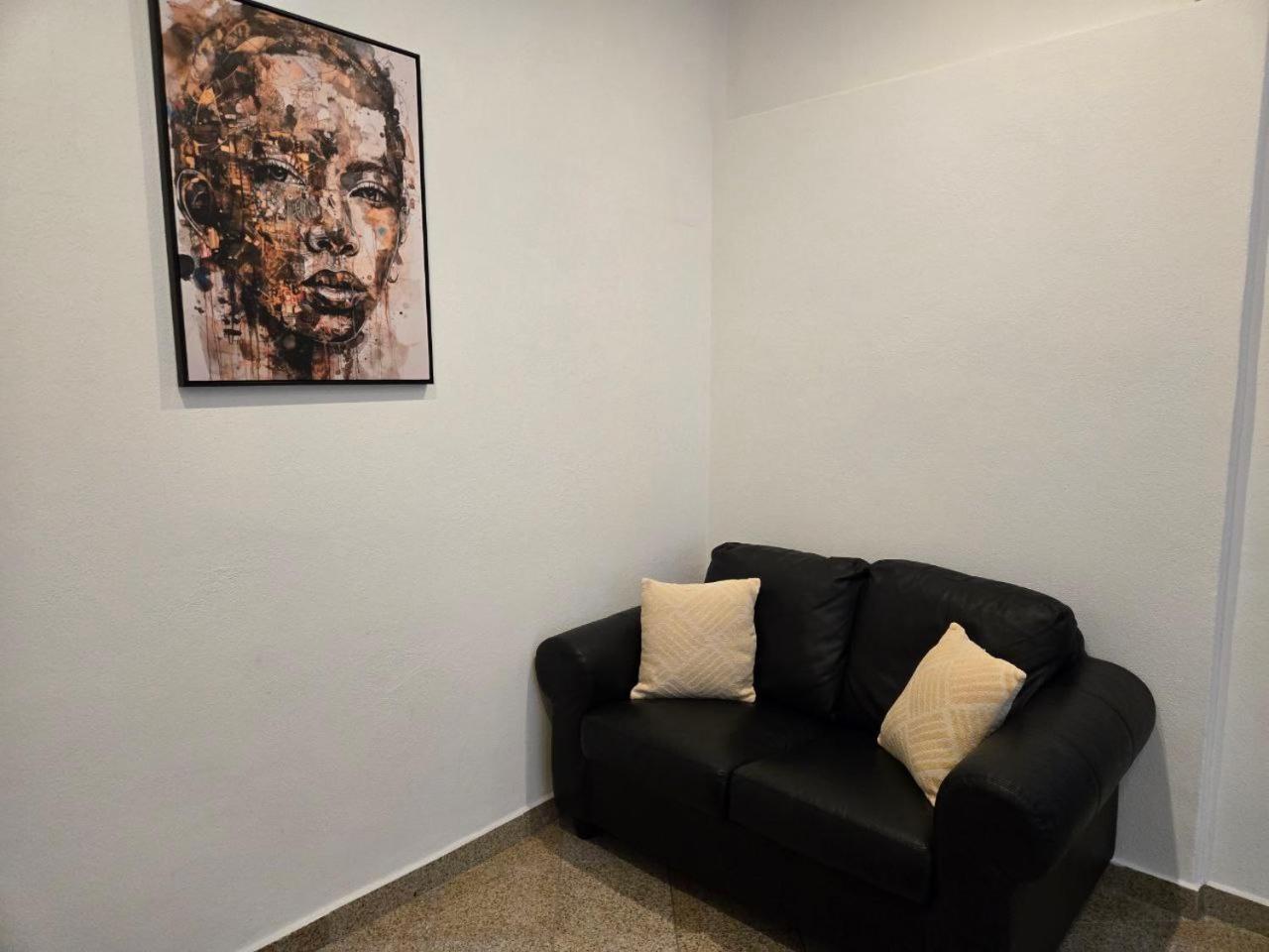 Newly Renovated 2 Rooms Apartment Downtown Нітра Екстер'єр фото