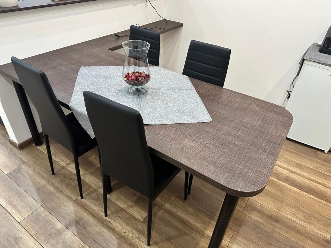 Newly Renovated 2 Rooms Apartment Downtown Нітра Екстер'єр фото