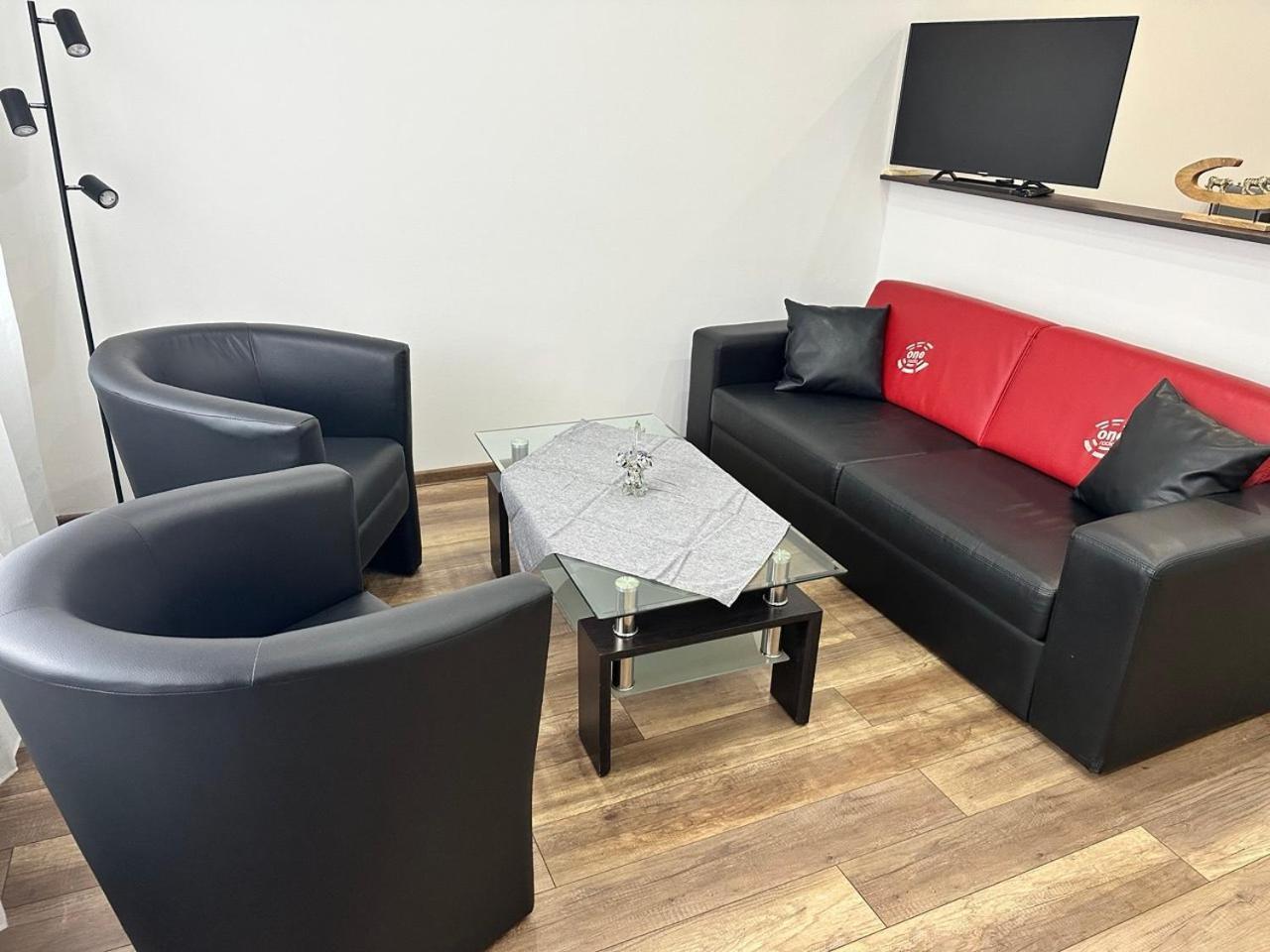 Newly Renovated 2 Rooms Apartment Downtown Нітра Екстер'єр фото